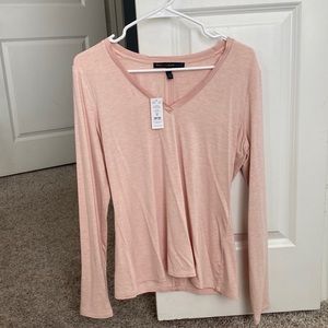 NWT White House Black Market Blouse Size Medium Long Sleeve V Neck Pale Pink